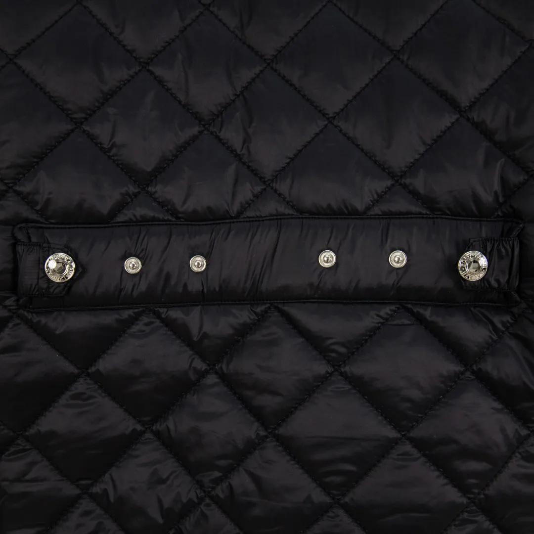 P390 zp version [Exclusive supply] Ralph Lauren/Ralph Lauren 2025aw autumn and winter popular items diamond-shaped quilted embroidered corduroy strips imitation feather jacket jacket Correct three-pocket version Slight waist design Free matching neckline ✅ Facial filling imitation feather cotton Three-in-one diamond-shaped quilted embroidery Soft and comfortable ✅ Customized double-circle brand hardware buckle back waist freely adjustable elastic design ✅ RL three-color diamond plaid cotton jacket 100% restoration Corduroy strips run through the whole body. No knots or overlaps. Artificial curling. Fine workmanship. Highly recommended. A rare cotton jacket that does not look bloated. Can be worn as an inner layer in the north. Wearing with multiple necklines. Elastic waistline at the back. Adjustable waistline. Matte memory technology gives the face a cotton feel. Not to be missed. Highly recommended. Color: black, white, gray green, khaki, navy. Size: S M L XL. Number: WW10948.